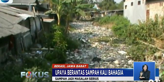 20 Truk Siap Angkut Sampah di Kali Bahagia Bekasi ke TPA Burangkeng