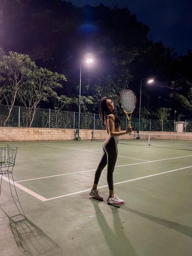 8 Potret Anya Geraldine Jajal Olahraga Tenis, Curi Perhatian