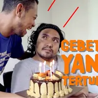 Butuh hiburan untuk mengawali bulan November kali ini? Tonton deh video kocak berikut ini. Dijamin November kamu makin ceria.
