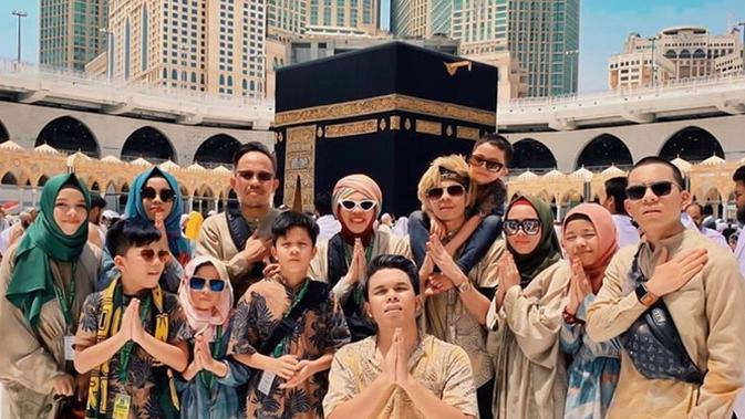 Kekompakan keluarga besar Gen Halilintar saat liburan bersama. (Sumber: Instagram/@sajidahhalilintar)