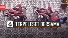 Seorang yang hendak menolong juga ikut terpeleset.