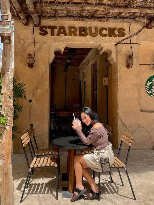 (Instagram/rachelvennya)