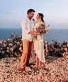 Jessica Mila tengah berbahagia, kala mendapat kejutan romantis dari sang kekasih Yakup Hasibuan di Bali. Momentum ini menjadi sebuah acara lamaran intimate yang dihadiri oleh sahabat terdekat. (Foto: Instagram/ Jessica Mila)