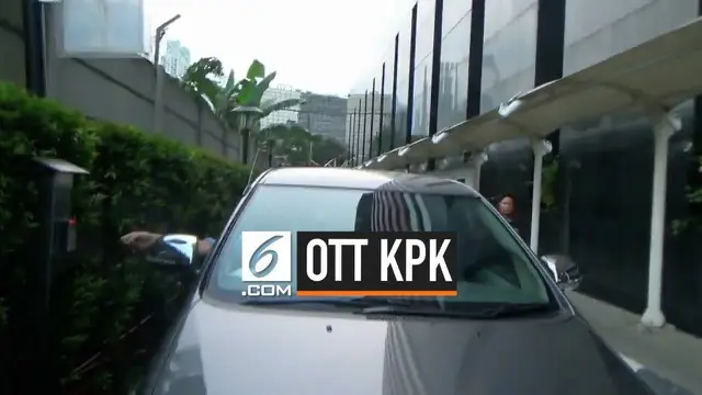 Komisi Pemberantasan Korupsi (KPK) mengamankan dua jaksa Kejaksaan Tinggi (Kejati) DKI Jakarta dalam operasi tangkap tangan (OTT) yang digelar Jumat, 28 Juni 2019. Jaksa tersebut berinisial YSP dan Y.