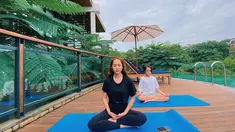 Olahraga menjadi salah satu kegiatan rutin yang dilakukan oleh Bunga Citra Lestari. Biasanya, BCL berolahraga ditemani sang anak, Noah Sinclair. Saat BCL olahraga yoga bersama Noah, potret kebersamaan mereka curi perhatian. (Liputan6.com/IG/@bclsinclair)