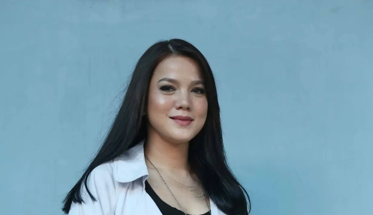 Setelah menunda selama lima tahun, Alice Norin bakal dikaruniai seorang anak. Kini, usia kehamilan Alice telah menginjak usia delapan bulan.  (Nurwahyunan/Bintang.com)