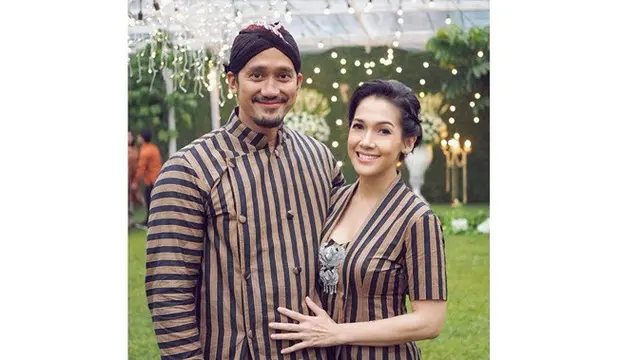 7 Potret Mesra Tora Sudiro dan Mieke Amalia, Akui Pernah Pacaran Diam-Diam