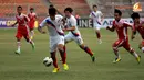 Pemain Korea Selatan bernomor 11, Hwang Hee Chan berhasil menerobos pertahanan Laos dalam laga kualifikasi Piala AFC Grup G di Stadion GBK, Kamis (10/10/13) (Liputan6/ Helmi Fithriansyah)