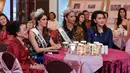 Iris Mittenaere Miss Universe 2016, gadis asal Prancis saat menghadiri jamuan makan siang yang berlangsung di kediaman ibu Mooryati Soedibyo, Menteng, Jakarta Pusat, Minggu (2/4/2017). (Adrian Putra/Bintang.com)