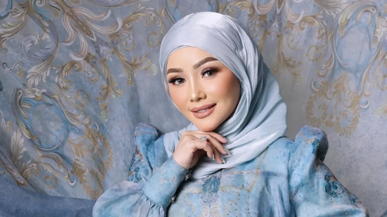 Kristina mantap berhijab