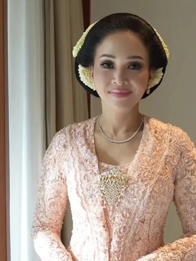 Makeup Maia Estianty saat Siraman EL Rumi. [@maiaestiantyreal]