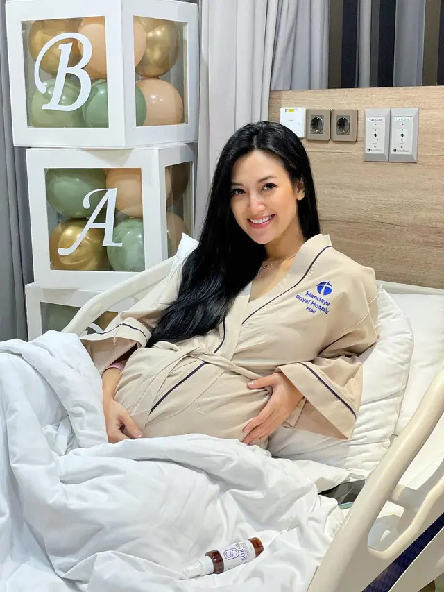 Sylvia Fully melahirkan anak ketiga (Foto: Instagram @sylvia_fully88)