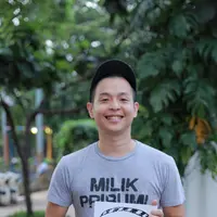 "Tapi enggak setiap kerjaan dia kami bisa ikut juga. Apalagi kalau shooting film kan tempatnya suka kadang-kadang antah-berantah. Jadi lihat juga anak-anak, kalau lagi oke, ya ikut," tambah Meira. (Adrian Putra/Bintang.com)