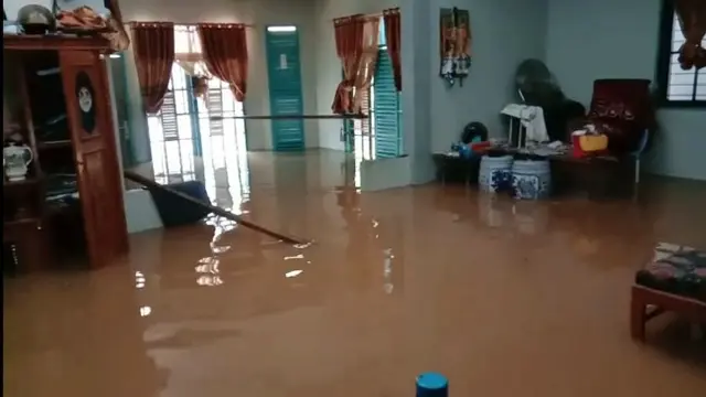 Banjir di Rokan Hulu makin meluas dan merendam ratusan rumah di Pasirpangaraian.