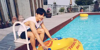 Menjadi personil boy band Korea menuntut Henry ‘Super Junior’ untuk bisa berbahasa Korea juga. Mengingat dirinya tidak berasal dari Korea, jadi cukup sulit untuk Henry. Namun Henry tetap bersemangat belajar lantaran kehadiran Go Ara. (Instagram/henryl89)