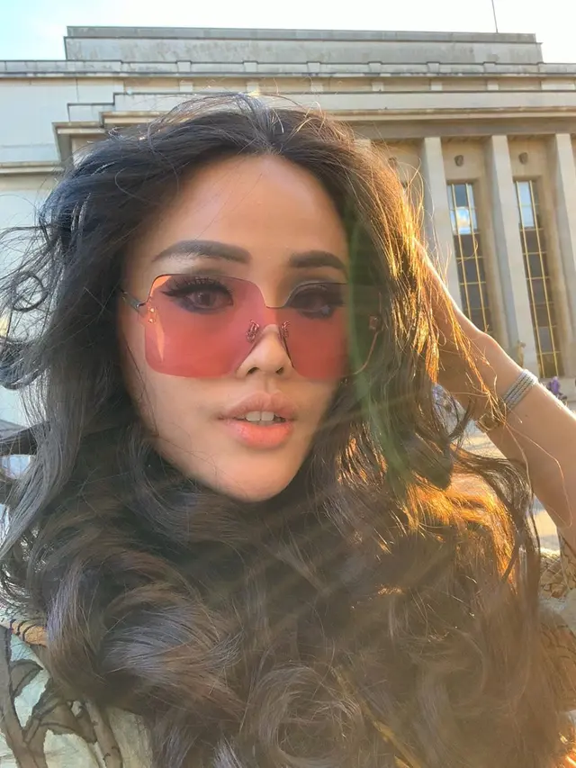 7 Pesona Nita Sofiani, Miss Indonesia Earth 2013 Istri Aktor India Vin Rana