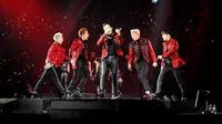 Big Bang saat beraksi di atas panggung dalam rangkaian Made Tour Concert [Foto: bigbangupdates]