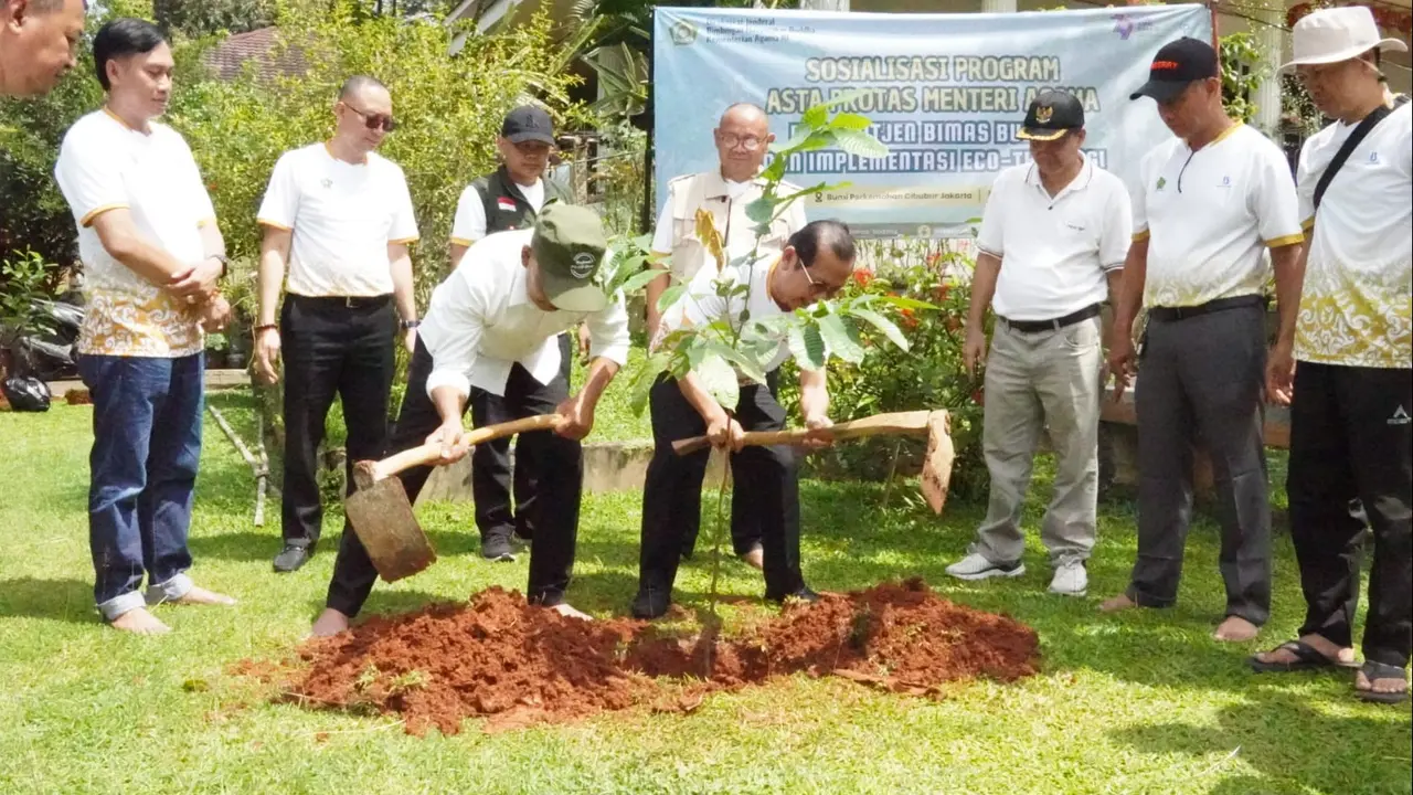 Dalam rangka menyambut Hari Raya Tri Suci Waisak tahun 2025, Kementerian Agama (Kemenag) tak hanya menggelar acara keagamaan, tapi juga melakukan kegiatan sosial hingga ekoteologi.