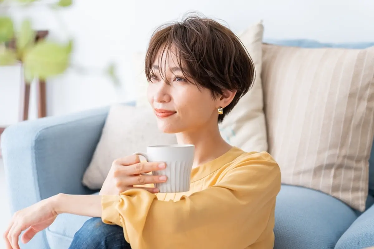 mandiri baik cantik merenung