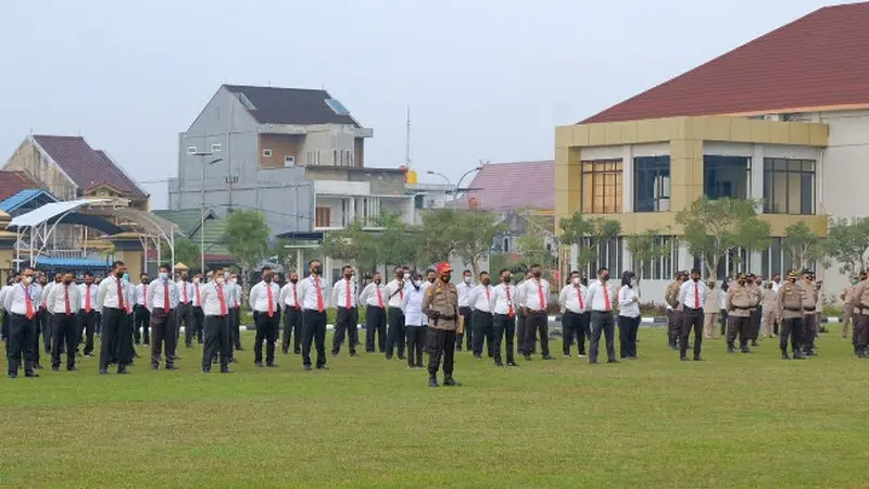 Apel personel Polda Riau untuk melakukan tugas menurunkan lonjakan Covid-19 di Riau.