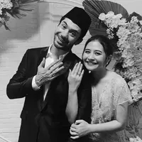 Prilly Latuconsina dan Reza Rahadian belakangan ini didoakan berjodoh. Pastinya karena peran mereka sebagai suami istri di serial My Lecturer My Husband. (Instagram/prillylatuconsina96)