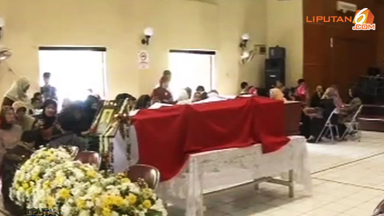 live-korban-polisi-disemayamkan-130911-b
