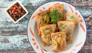 ilustrasi martabak mini/copyright by Aris Setya (Shutterstock)