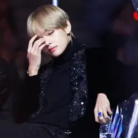 Beberapa waktu lalu, TC Candler merilis daftar 100 pria tertampan sedunia tahun 2017. Survei yang diikuti 3,2 juta warganet itu menobatkan V BTS jadi posisi pertama. (Foto: instagram.com/bts_v)