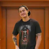 Pemeran dalam film Petak Umpet Minako itu kini tengah menjalin kasih dengan wanita bernama Nathalie Stephens. Perempuan yang dianggap masih kekanak-kanakan. (Nurwahyunan/Bintang.com)