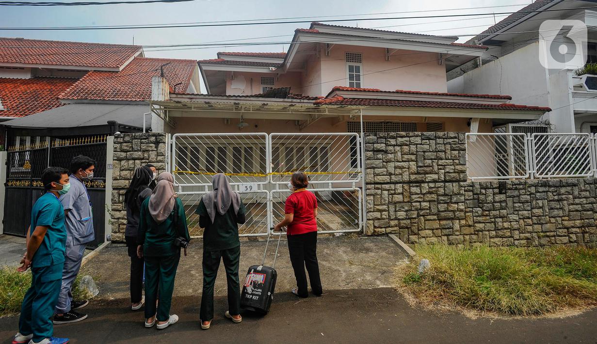 Polda Metro Jaya telah mengambil alih kasus temuan jenazah GAH (64) dan DAW (38) yang tewasnya dalam kondisi mengenaskan di sebuah perumahan mewah di Cinere, Depok.