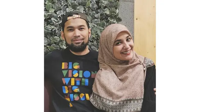 7 Potret Mesra Shireen Sungkar dan Teuku Wisnu, Beri Kejutan Romantis saat Anniversary