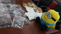 Petugas sita 11 ular berbahaya dalam boneka Minion (Liputan6.com / Dian Kurniawan) 