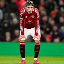 Gelandang Manchester United asal Argentina #17, Alejandro Garnacho, bereaksi selama pertandingan Liga Eropa UEFA antara Manchester United dan Glasgow Rangers di stadion Old Trafford di Manchester, Inggris barat laut,&nbsp;Jumat dini hari WIB (24-1-2025). (Oli SCARFF/AFP)