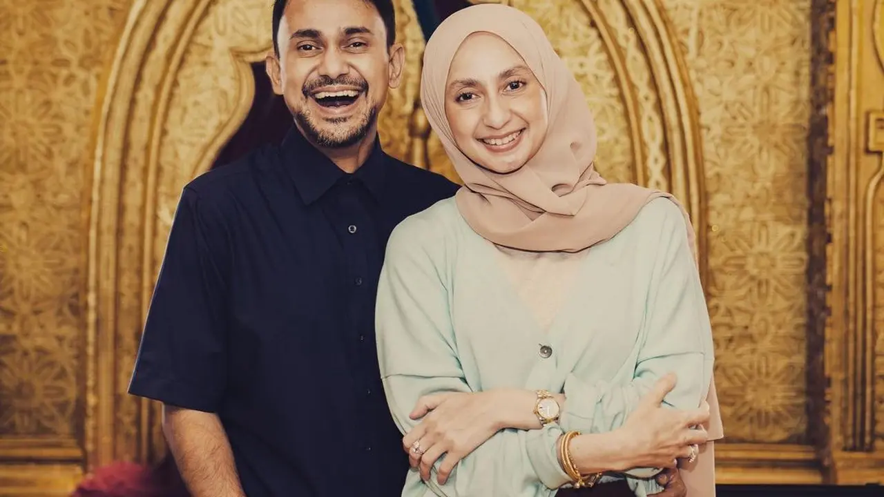 Potret mesra Ramzi dan istri