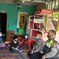 Kasat Lantas Polres Cilegon, AKP Yusuf Dwi Atmodjo, Mengunjungi Rumah Duka Korban Tabrakan Maut Di Balikpapan. (Jumat, 22/01/2022). (Dokumentasi Polres Cilegon).