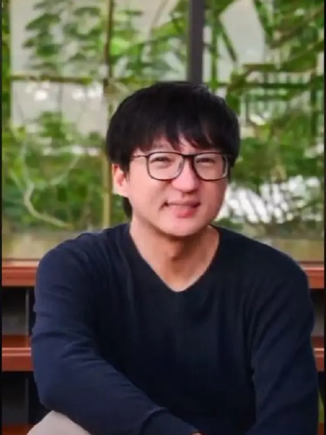 6 Potret Juna Ong, Konten Kreator yang Mirip Jackie Chan Muda