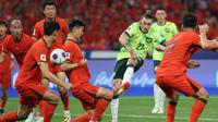 Laga&nbsp;Timnas China vs Australia pada matchday kedelapan Grup C putaran ketiga kualifikasi Piala Dunia 2026 zona Asia di Hangzhou Sports Park Stadium, Selasa (25-3-2025). China kalah 0-2 dalam laga ini. (Bola.com/X @Socceroos)