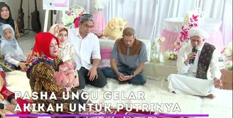 Pasha Ungu dan Adelia Wilhelmina menggelar akikah untuk putrinya. Konsepnya serba pink. Seperti ini selengkapnya. 