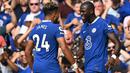 Selebrasi bek Chelsea, Kalidou Koulibaly (kanan) bersama Reece James setelah mencetak gol ke gawang Tottenham Hotspur pada laga Liga Inggris 2022/2023 di Stamford Bridge, London (14/8/2022). Baru bermain selama satu musim bersama Chelsea dan masih menyisakan kontrak hingga 30 Juni 2026, Kalidou Koulibaly memutuskan bergabung dengan Al Hilal mulai musim 2023/2024. Belum diketahui berapa nilai transfer yang dikeluarkan Al Nassr untuk Hakim Ziyech yang akan dikontrak selama 3 tahun. (AFP/Glyn Kirk)