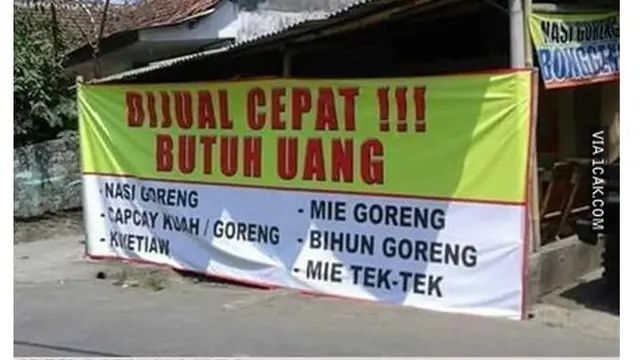 6 Potret Spanduk Penjual Mi Goreng Ini Bikin Geleng Kepala