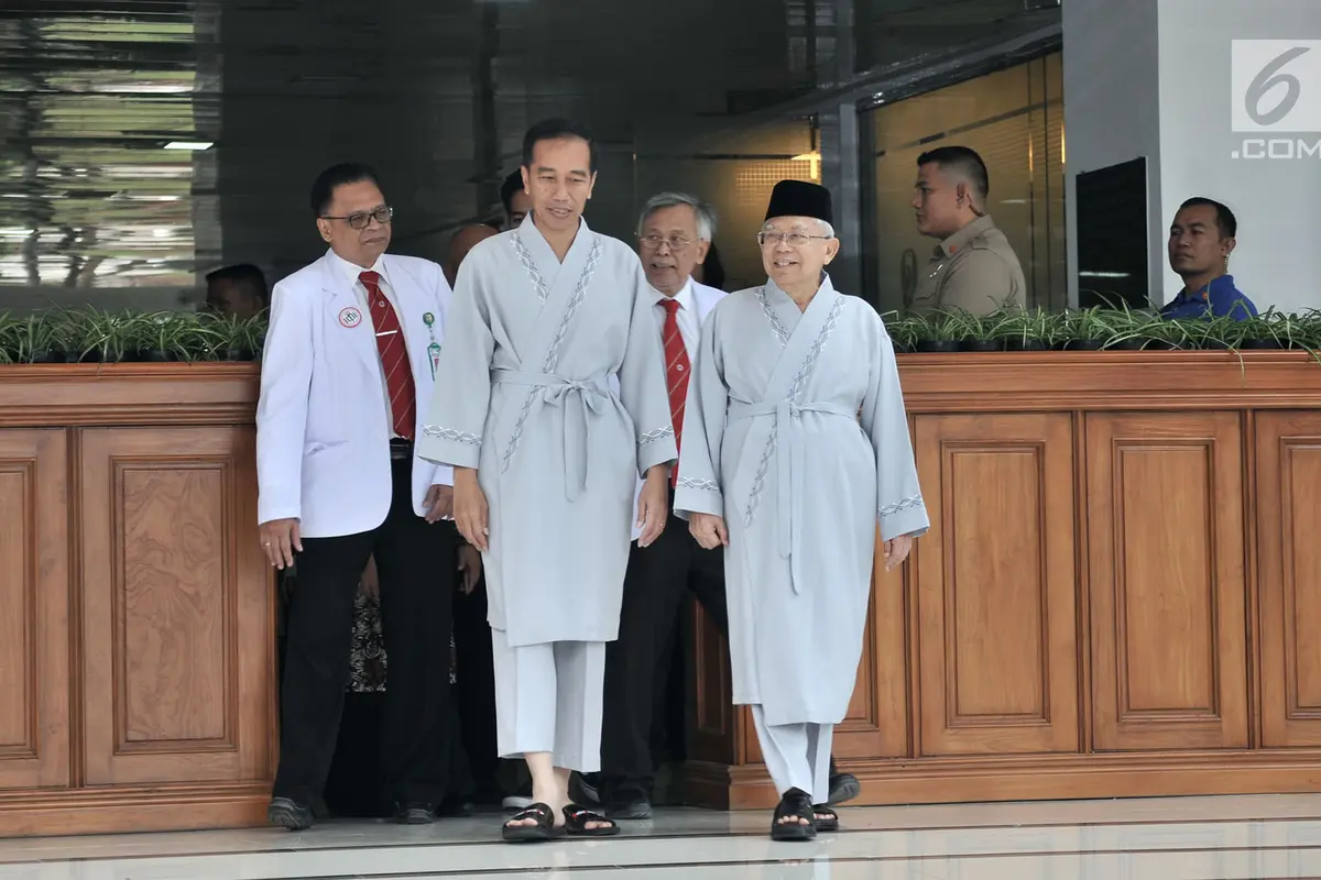 Tes Kesehatan, Jokowi - Ma'ruf Amin Tebar Senyum