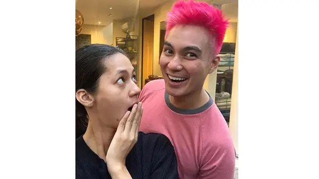5 Artis Pria Tanah Air yang Pernah Cat Rambutnya Warna Pink, Berani Beda