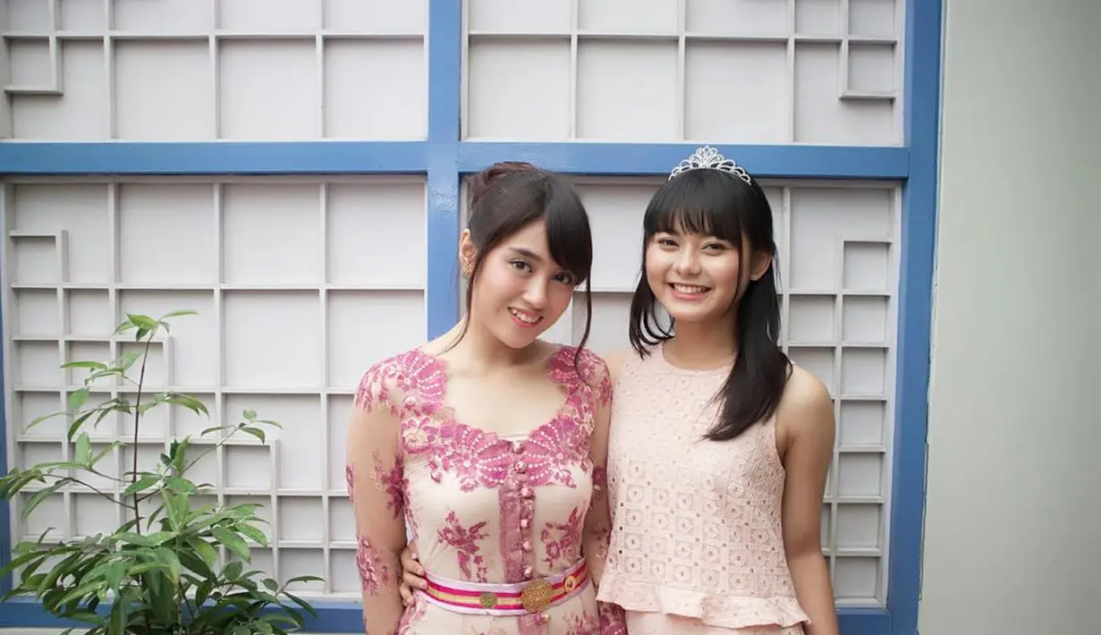 Istri Marshel Widianto ini juga pernah abadikan momen dengan Nabilah Ayu. Diketahui, Nabilah termasuk member dengan oshi yang banyak. Ia menjadi salah satu member paling populer di JKT48 generasi 1. (Liputan6.com/IG/ceseniy)