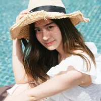 ilustrasi perempuan santai/theshots.co/Shutterstock