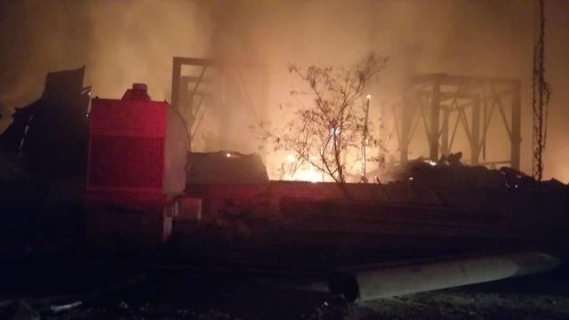 Pipa Meledak Saat Gudang Semen Pabrik Indocement Cirebon Terbakar