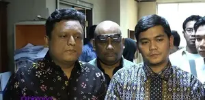 Belum selesai dengan Lalu Gigih Arsanofa, saat ini Reza Pahlevi ikut melaporkan Indra Bekti dengan dugaan kasus pelecehan seksual. Seperti apa tanggapan Indra saat melihat pemberitaan tentang Reza Pahlevi?