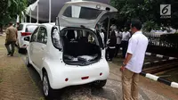 Tampilan belakang mobil listrik hibah dari Mitsubishi Motors kepada Kementerian Perindustrian (Kemenperin) di Jakarta, Senin (26/2). Mobil tersebut terdiri dari delapan unit Mitsubishi Outlander PHEV dan dua unit i-MiEV. (Liputan6.com/JohanTallo)