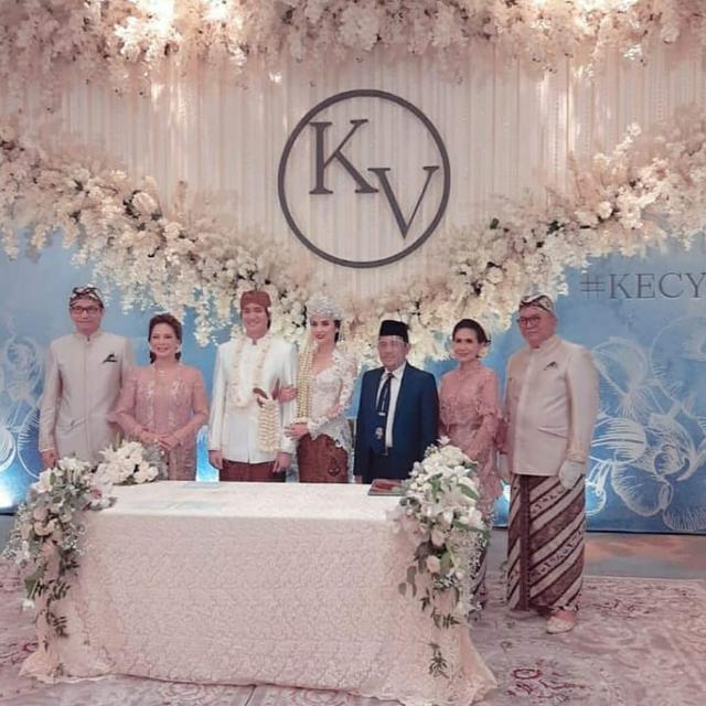6 Potret Pernikahan Kevin Aprilio dan Vicy Melanie, Hanya Dihadiri Keluarga
