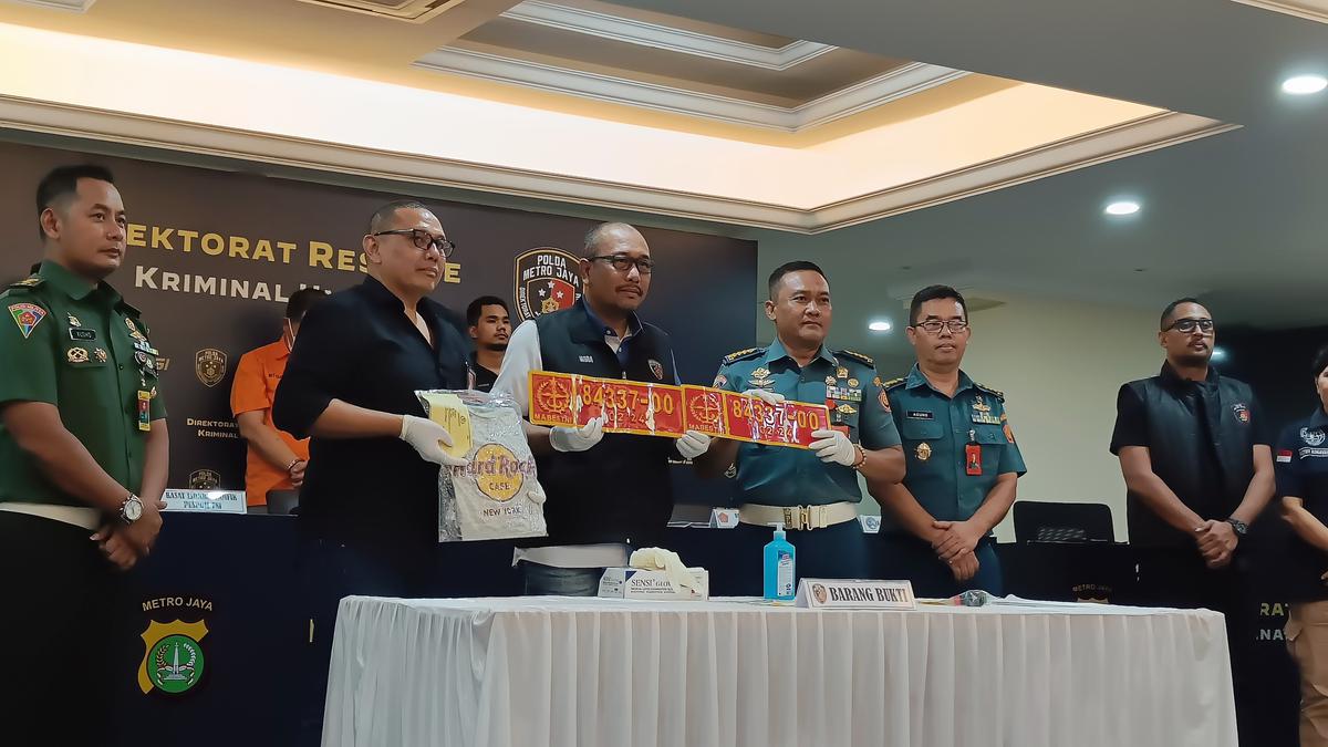 Polisi Temukan Pelat Dinas TNI Palsu yang Dibuang Pengemudi Fortuner di Bandung Berita Viral Hari Ini Jumat 17 Mei 2024