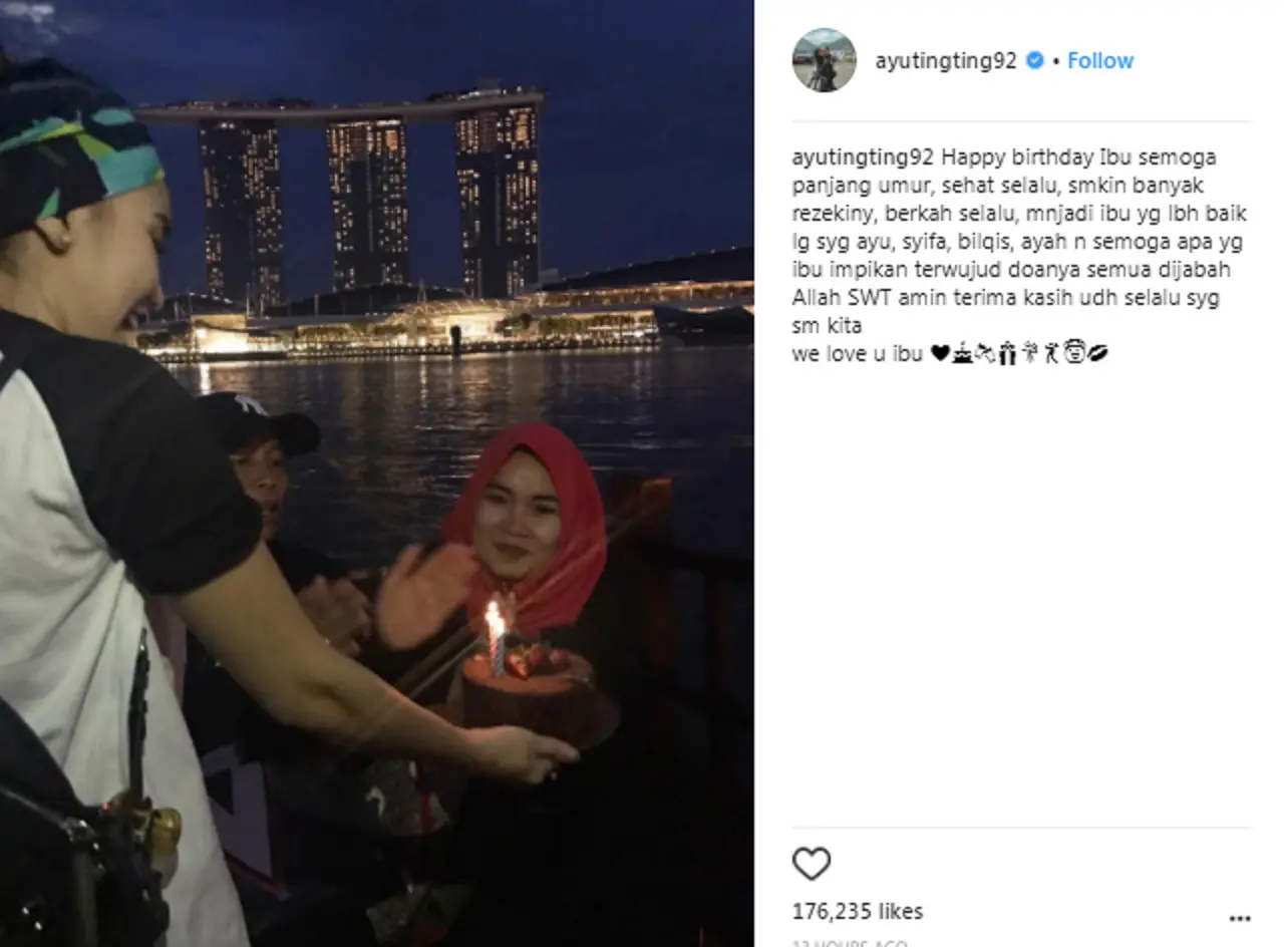 Ayu Ting Ting beri kejutan ulang tahun pada ibundanya. (Instagram/ayutingting92)